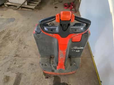 Linde. 16 - Toyota 24V 30A battery Pallet Truck 1600KG - Toyota 24V 30A battery -Hand Pallet Truck - 2012 — photo 6 of 17