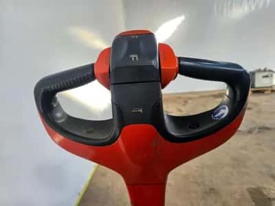Linde. 16 - Toyota 24V 30A battery Pallet Truck 1600KG - Toyota 24V 30A battery -Hand Pallet Truck - 2012 — photo 11 of 17
