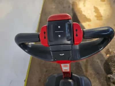 Linde. MT15 - 1500 kG Linde MT 15 - Pallet Truck 1500kg - Hand Pallet Truck - 2021 — photo 13 of 14