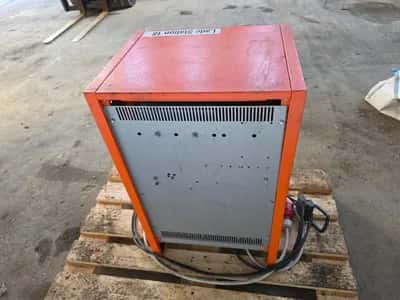 Richter SE 48V 100A Battery Charger - Industrial Forklift Battery Charger — photo 5 of 9