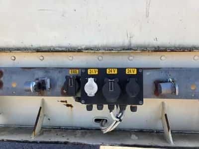 LAG 3-Axle Box Semi-Trailer - BPW Axles - Lift Axle - Disc Brakes - Air Suspension - 2010 — photo 11 of 20