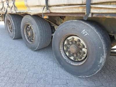 Krone 3-Axle Curtainsider Trailer - BPW Axles - Disc Brakes - Air Suspension - 2008 — photo 17 of 18