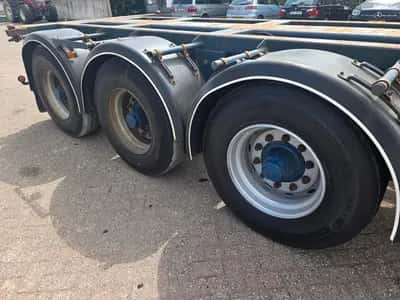 1998 Nooteboom container chassis - 3 ROR Axles - Drum Brakes - Air Suspension - Lift Axle - Twistlock - Spare Tyre - 40ft HC - 30 ft - 20 ft - 10ft — photo 14 of 15