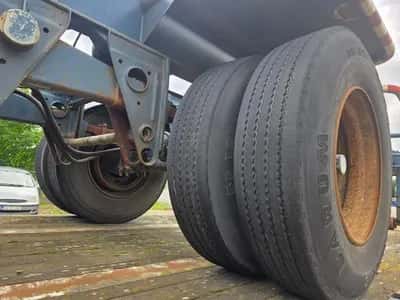 1975 Netam 2-Axle Container Chassis - BPW Axles - Drum Brakes - Leaf Springs - Twin Tyres - 40ft HC — photo 8 of 16