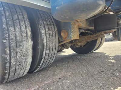 1992 Netam-Fruehauf 3-Axle Container Chassis - SMB Axles - Drum Brakes - Air Suspension - Twist Lock - Twin Tyres - 12 Tyres - 40 Ft - 30 FT - 20 FT - — photo 16 of 17