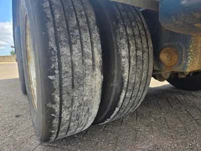 1992 Netam-Fruehauf 3-Axle Container Chassis - SMB Axles - Drum Brakes - Air Suspension - Twist Lock - Twin Tyres - 12 Tyres - 40 Ft - 30 FT - 20 FT - — photo 15 of 17