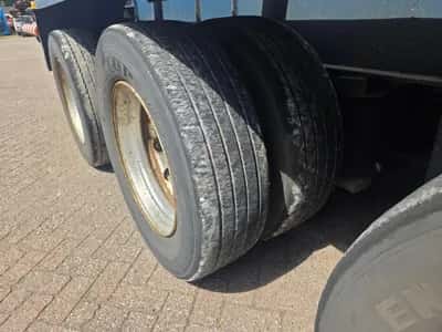 1992 Netam-Fruehauf 3-Axle Container Chassis - SMB Axles - Drum Brakes - Air Suspension - Twist Lock - Twin Tyres - 12 Tyres - 40 Ft - 30 FT - 20 FT - — photo 17 of 17