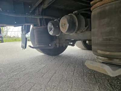 Krone 3-Axle Curtainsider Trailer - BPW - Drum Brakes - Air Suspension - 445/45 R19.5 - 39 Ton - Mega - 2014 — photo 17 of 20