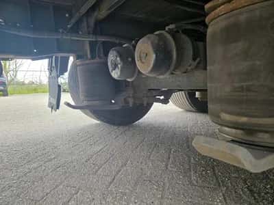 Krone 3-Axle Curtainsider Trailer - BPW - Drum Brakes - Air Suspension - 445/45 R19.5 - 39 Ton - Mega - 2015 — photo 17 of 20