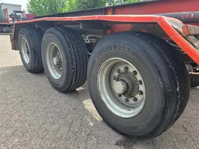 1976 Pacton 3139 DS 3-Axle Container Chassis - ROR Axles - Drum Brakes - Leaf Springs - Twistlock - 30 FT — photo 17 of 18