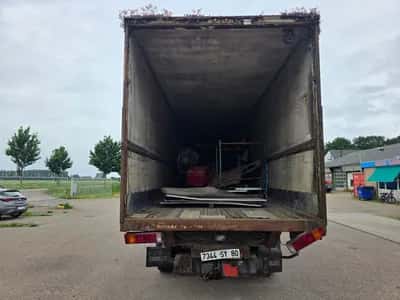 1990 Trouillet 3-Axle Box Semi-Trailer - Drum Brakes - Leaf Springs - Spare Tyre — photo 5 of 15