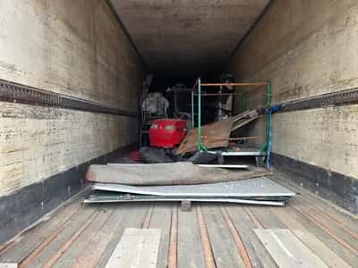 1990 Trouillet 3-Axle Box Semi-Trailer - Drum Brakes - Leaf Springs - Spare Tyre — photo 8 of 15