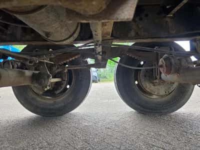 1990 Trouillet 3-Axle Box Semi-Trailer - Drum Brakes - Leaf Springs - Spare Tyre — photo 12 of 15