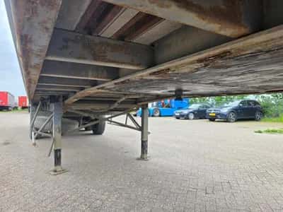 1990 Trouillet 3-Axle Box Semi-Trailer - Drum Brakes - Leaf Springs - Spare Tyre — photo 10 of 15