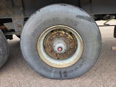 1990 Trouillet 3-Axle Box Semi-Trailer - Drum Brakes - Leaf Springs - Spare Tyre — photo 15 of 15