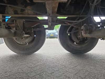 1990 Trouillet 3-Axle Box Semi-Trailer - Drum Brakes - Leaf Springs - Spare Tyre — photo 13 of 15