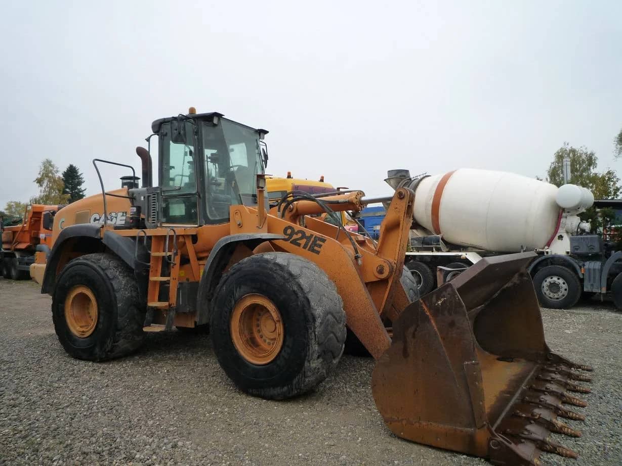 2007 Case 921E