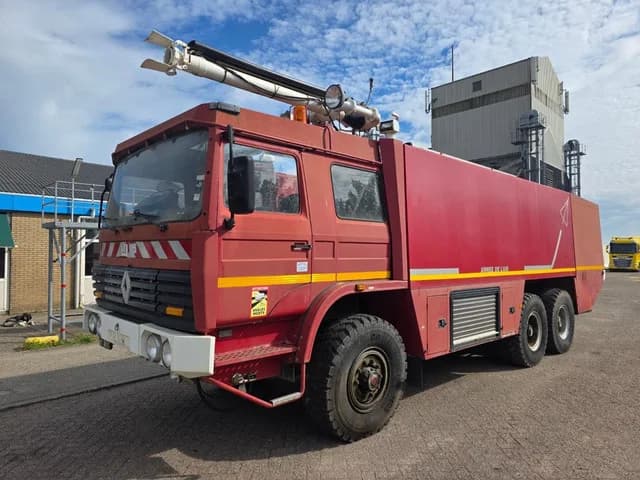 Renault VMA 105 AA Sides Renault VMA 105 AA luchthavenbrandweer 6x6 – Mack EE9-530 – 10.000 liter watertank - Blusvoertuig — photo 1 of 20