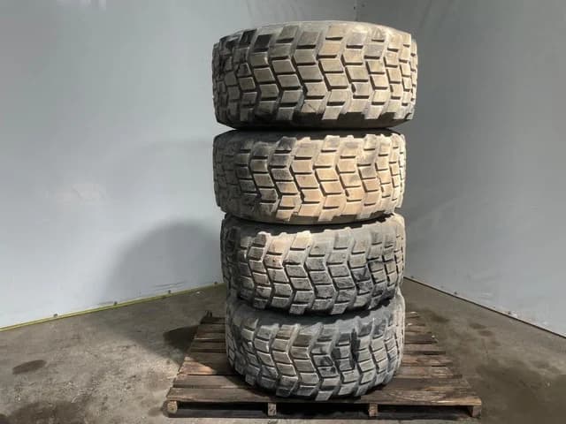 Michelin 525/65 R20.5 Band – Industriële Band – Heavy Duty — photo 1 of 5