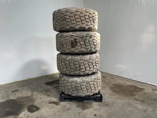 Michelin 525/65 R20.5 Band – Industriële Band – Heavy Duty — photo 1 of 5