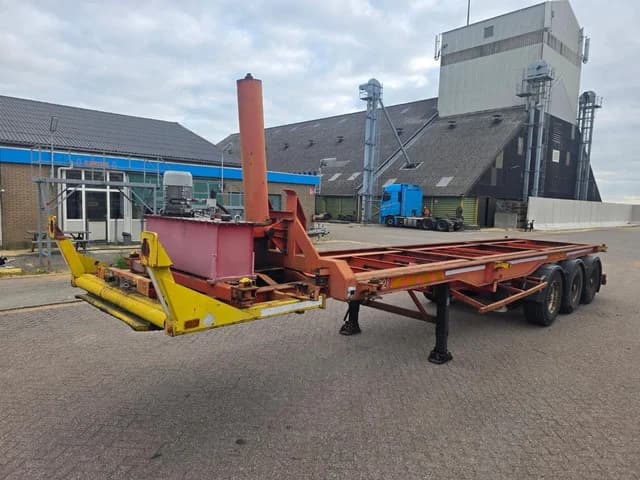 Format 3 assige containerchassis - SAF assen - Trommelremmen - Luchtvering - Twistlock - 20 ft - 30 ft — photo 1 of 15