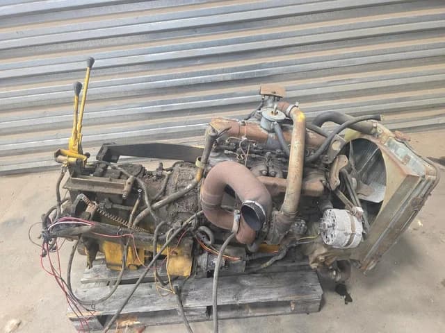 Stanadyne L9 DB2-4853 4-cilinder turbodieselmotor met transmissie – complete aandrijflijn – radiateur – mechanische injectie — photo 1 of 8