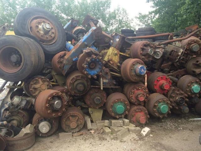 MISCELLANEOUS 50 Axles oplegger assen — photo 1 of 9