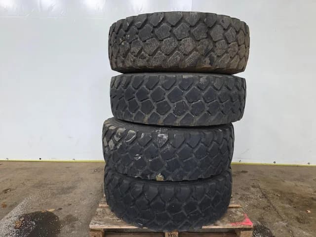 Michelin 365/85 R20 Band – Truckband – Goede Staat — photo 1 of 10