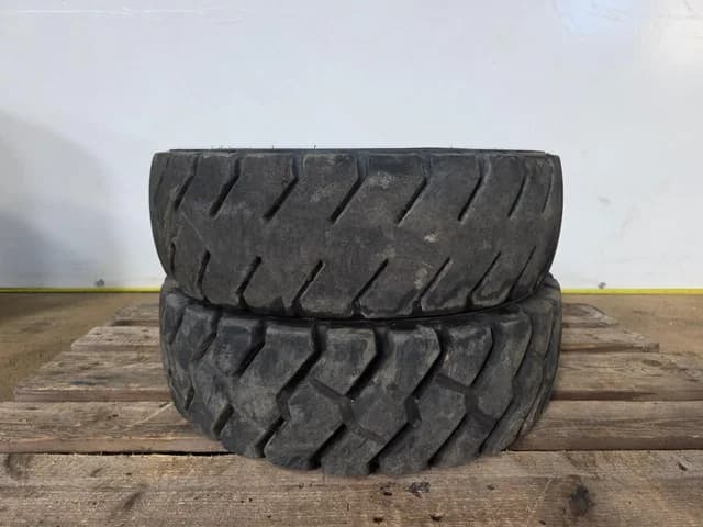 Michelin Starbil'X 7.00 R12 Band – Heftruck Band — photo 1 of 7