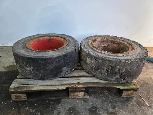 Marangoni 300-15 / 8.00 Bandenset – Heftruck Band — photo 1 of 6