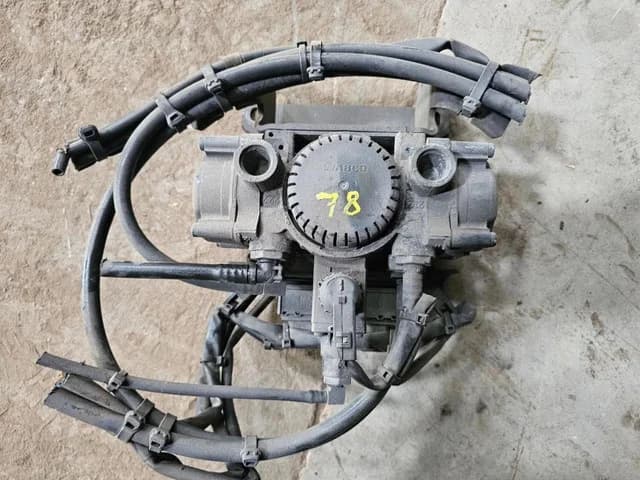 Wabco Mercedes Actros Ebs modulator Mercedes EBS Remmodulator A9304290040 — photo 1 of 5