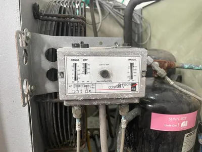 Geerlofs Koeltechniek koelcondensing unit - Pego 200 Expert digitale koelregelaar - Koelunit onderdeel — photo 8 of 14