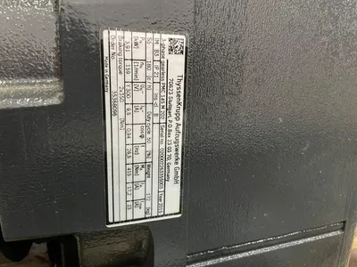 ThyssenKrupp gearless liftmachine (PMC145M202) - Warner elektromagnetische rem Speed governor (snelheidsbegrenzer SG-200) - Complete deuroperator/rol — photo 20 of 20