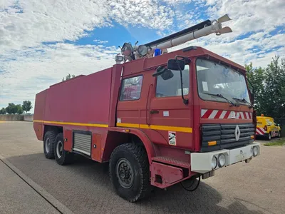 Renault VMA 105 AA Sides Renault VMA 105 AA luchthavenbrandweer 6x6 – Mack EE9-530 – 10.000 liter watertank - Blusvoertuig — photo 3 of 20