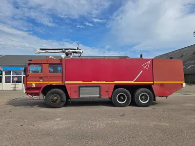 Renault VMA 105 AA Sides Renault VMA 105 AA luchthavenbrandweer 6x6 – Mack EE9-530 – 10.000 liter watertank - Blusvoertuig — photo 8 of 20