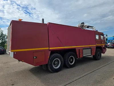 Renault VMA 105 AA Sides Renault VMA 105 AA luchthavenbrandweer 6x6 – Mack EE9-530 – 10.000 liter watertank - Blusvoertuig — photo 5 of 20