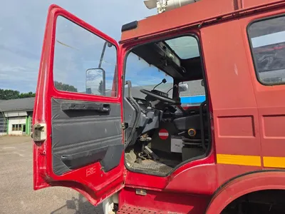 Renault VMA 105 AA Sides Renault VMA 105 AA luchthavenbrandweer 6x6 – Mack EE9-530 – 10.000 liter watertank - Blusvoertuig — photo 16 of 20