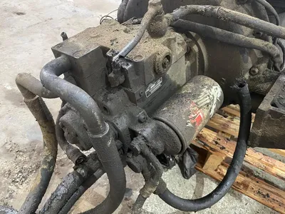 Deutz 6-cilinder lijnmotor diesel - Bosch lijn-inspuitpomp - Linde BPV-100R Hydrauliekpomp - 65 kW @ 2300 rpm — photo 11 of 16