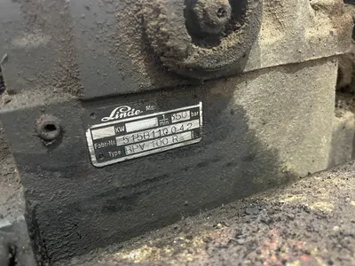 Deutz 6-cilinder lijnmotor diesel - Bosch lijn-inspuitpomp - Linde BPV-100R Hydrauliekpomp - 65 kW @ 2300 rpm — photo 12 of 16