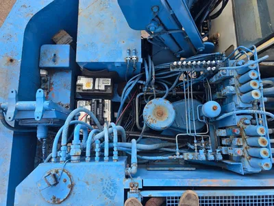 Fuchs-Bagger F714.4 Graafmachine met Deutz F6L912 6 cilinder motor - Hydrauliek — photo 16 of 20