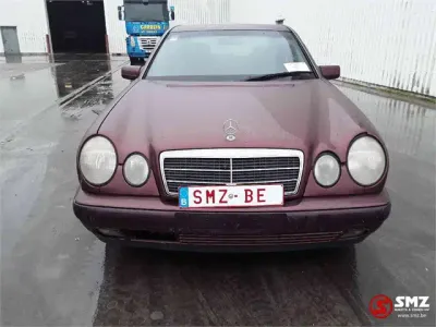 Mercedes-Benz E 220 Personenwagen — photo 2 of 5