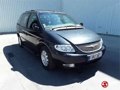 2002 Chrysler Voyager Personenwagen — photo 1 of 5