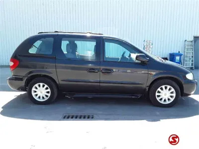 2002 Chrysler Voyager Personenwagen — photo 4 of 5