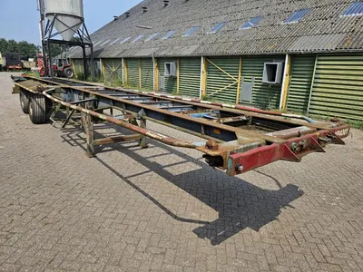 Fruehauf 2 2-Assig Containerchassis – SMB Assen – Trommelremmen – Luchtvering – Skelet Trailer - 40FT - 20FT — photo 3 of 10