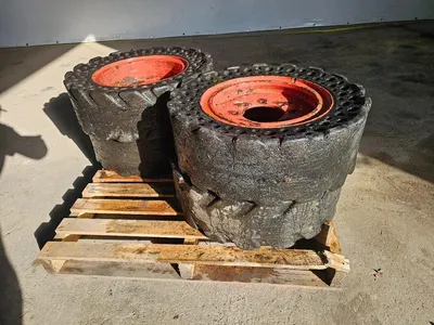 Michelin 30x10-16 Banden met Velgen – Set – Skidsteer / Minishovel – Heavy Duty — photo 2 of 4