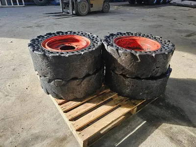 Michelin 30x10-16 Banden met Velgen – Set – Skidsteer / Minishovel – Heavy Duty — photo 3 of 4