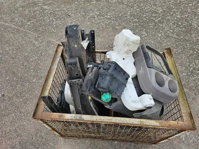 MAN Box with truck parts Bak met MAN vrachtwagen onderdelen — photo 4 of 12