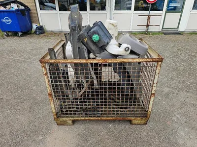 MAN Box with truck parts Bak met MAN vrachtwagen onderdelen — photo 2 of 12