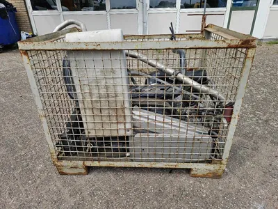 MAN Box with truck parts Bak met MAN vrachtwagen onderdelen — photo 2 of 9