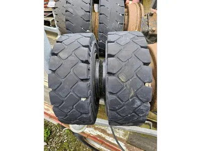 Michelin 18x7-8 Band – Heftruck Band – Massief Rubber – Goede Staat (180/70-8) full rubber — photo 1 of 3